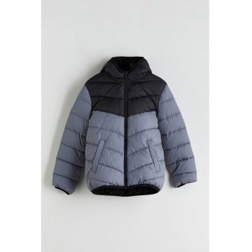 Geaca matlasata cu gluga