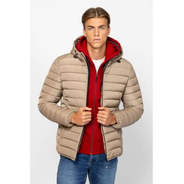 Geaca matlasata cu gluga