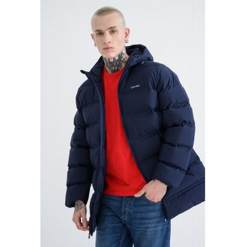 Geaca matlasata cu gluga