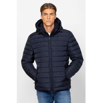 Geaca matlasata cu gluga