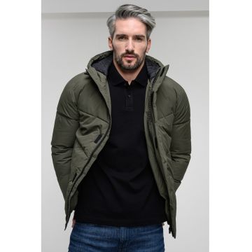 Geaca matlasata cu gluga