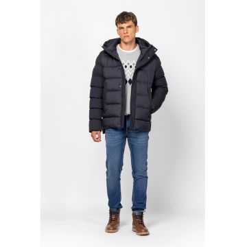 Geaca matlasata cu gluga