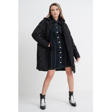 Geaca matlasata cu gluga si cordon logo in talie