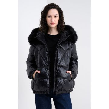 Geaca matlasata cu gluga si garnituri detasabila Backsie