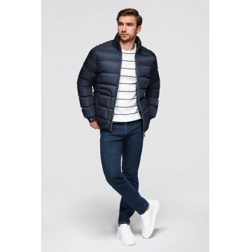 Geaca matlasata cu guler inalt