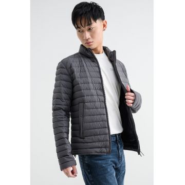 Geaca matlasata cu guler mediu