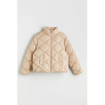 Geaca matlasata cu guler