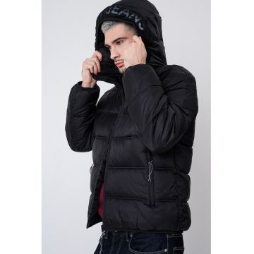 Geaca scurta matlasata cu gluga