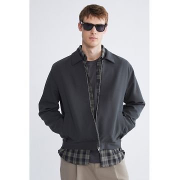 Jacheta-camasa cu fermoar si model uni