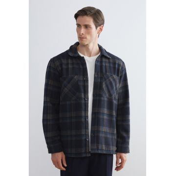 Jacheta-camasa lejera in carouri