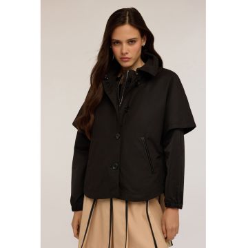 Jacheta cu buzunare laterale si gluga