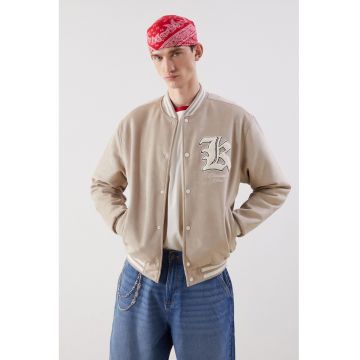 Jacheta cu capse si text