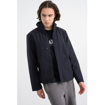 Jacheta cu fermoar si guler inalt