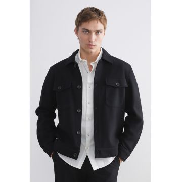 Jacheta cu nasturi si guler