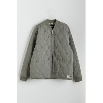 Jacheta matlasata cu buzunare frontale