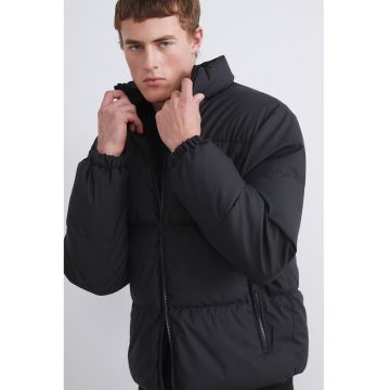 Jacheta matlasata cu fermoar