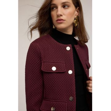 Jacheta texturata cu capse