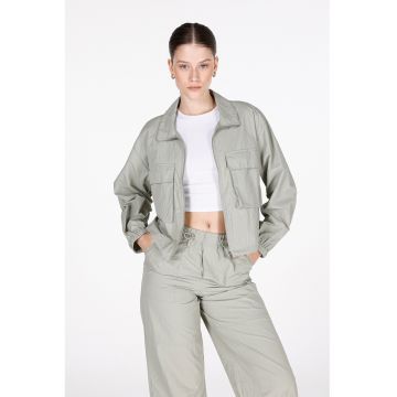 Jacheta usoara cu buzunare cu clapa