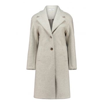 Palton cu model uni si revere decupate