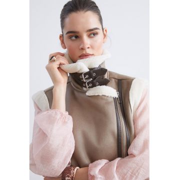 Vesta cu captuseala de lana shearling sintetica