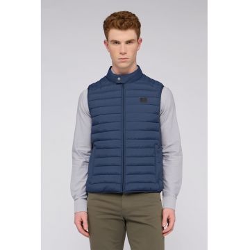 Vesta cu guler cu banda cu capsa