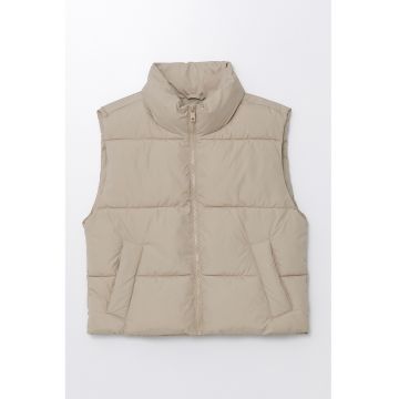 Vesta cu guler inalt