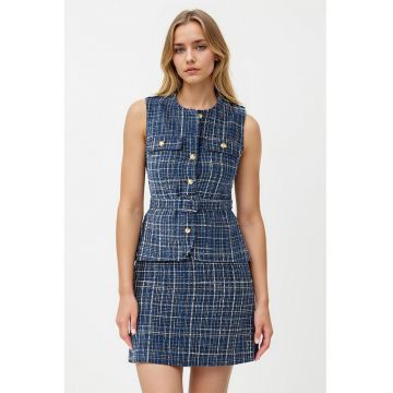 Vesta cu model in carouri si curea in talie