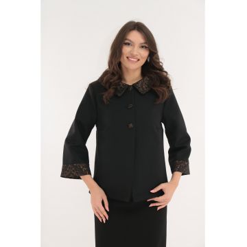 Capa neagra din stofa cu lana si guler din brocart auriu