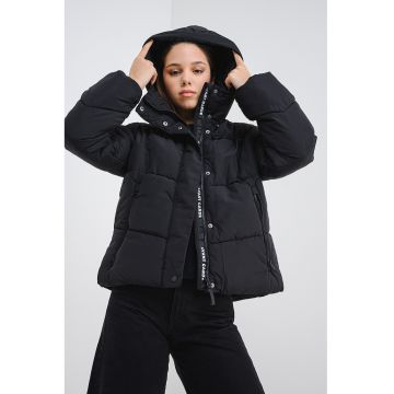 Geaca cu gluga si buzunare