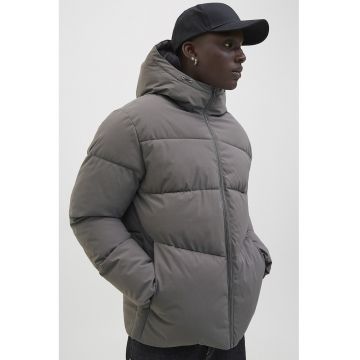 Geaca cu gluga si guler inalt