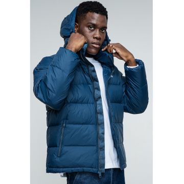 Geaca cu umplutura de puf - finisaj rezistent la apa si fermoar