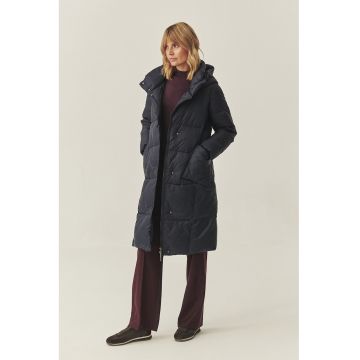 Geaca cu umplutura de puf si gluga