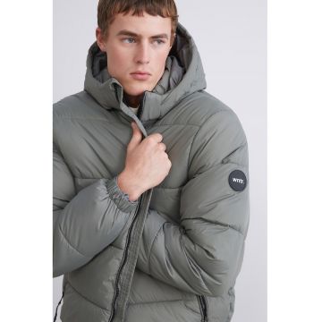 Geaca cu vatelina si gluga