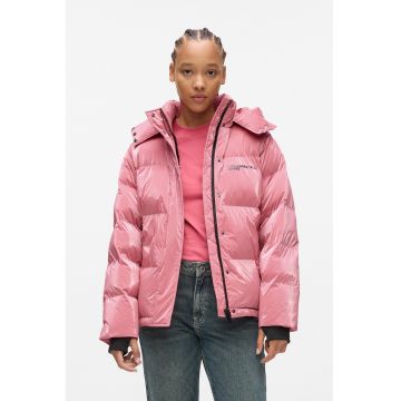 Geaca lucioasa si matlasata