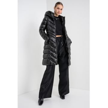 Geaca lunga matlasata cu gluga