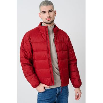 Geaca matlasata cu guler mediu