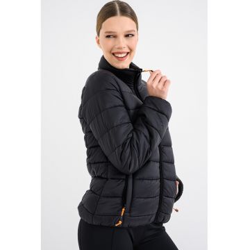 Geaca rezistenta la vant cu vatelina si buzunare laterale Atikolor