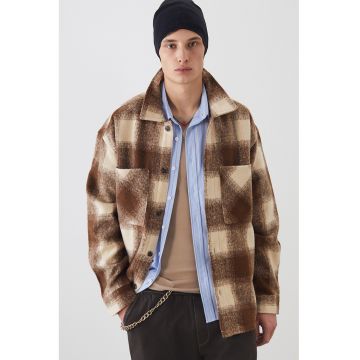 Jacheta-camasa in carouri cu buzunare pe piept