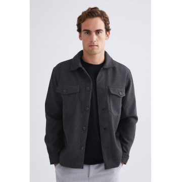 Jacheta cu buzunare pe piept