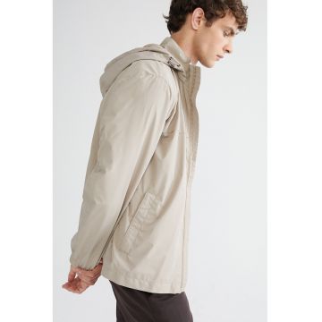 Jacheta cu gluga si buzunare laterale