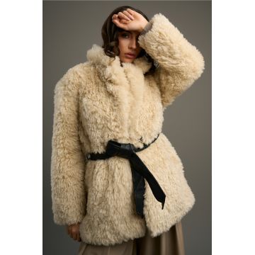 Jacheta eleganta din blana bej cu cordon din piele ecologica