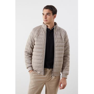 Jacheta matlasata cu fermoar