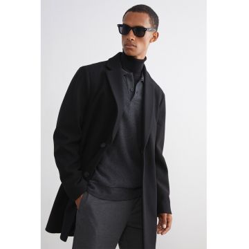 Palton cu nasturi si revere