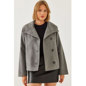 Palton scurt cu nasturi