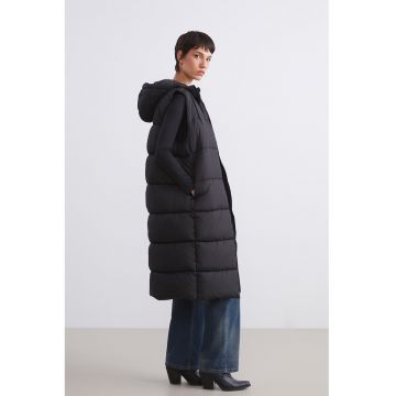 Vesta lunga si matlasata cu gluga