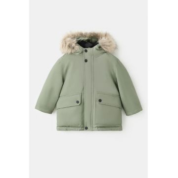 Geaca cu detaliu din blana sintetica si gluga