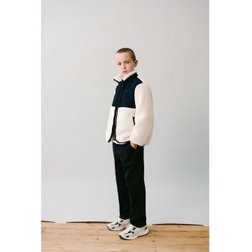 Geaca din blana sherpa cu elemente contrastante