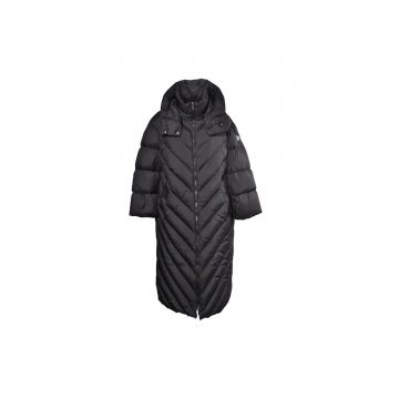 Geaca lunga cu umplutura de puf si gluga