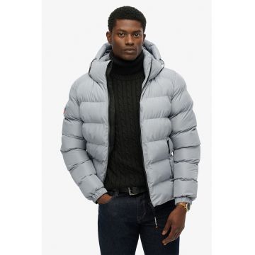 Geaca matlasata cu buzunare cu fermoar