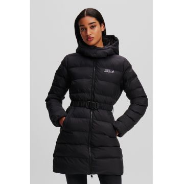 Geaca matlasata cu detalii logo brodate